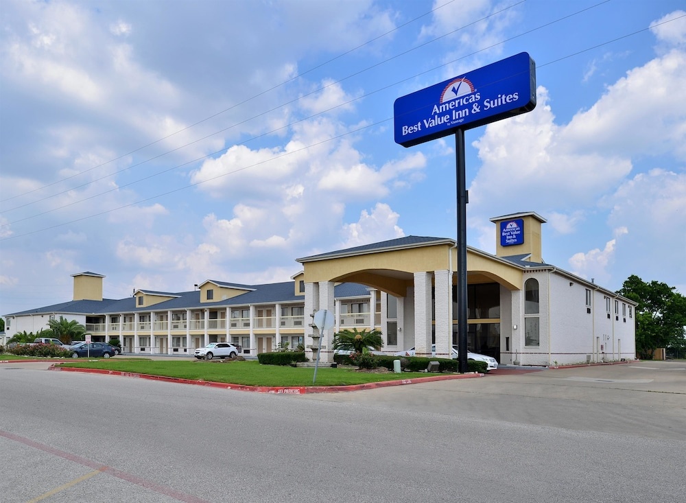 photo 1 of Oyo Hotel Stafford Tx I 69 North