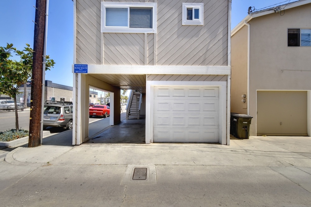 photo 1 of 129 27th St B 3 Bedroom Duplex