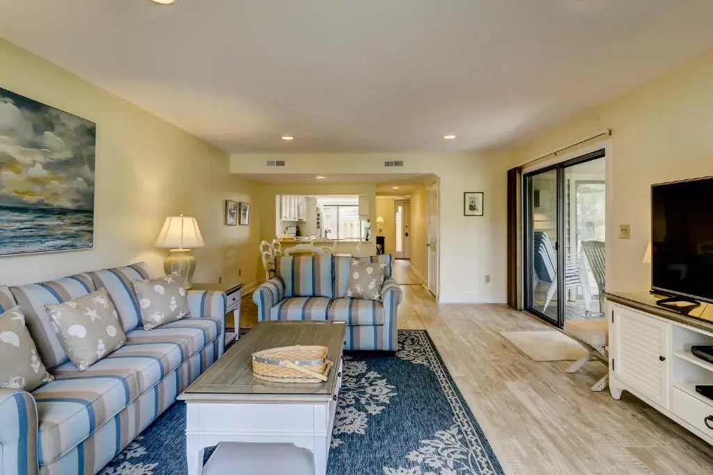 photo 1 of 154 The Greens 3 BR Shipyard Condo