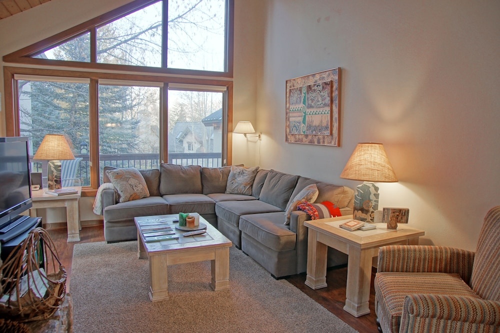 photo 1 of 1546 Matterhorn Cir 6 5 Bedroom Home