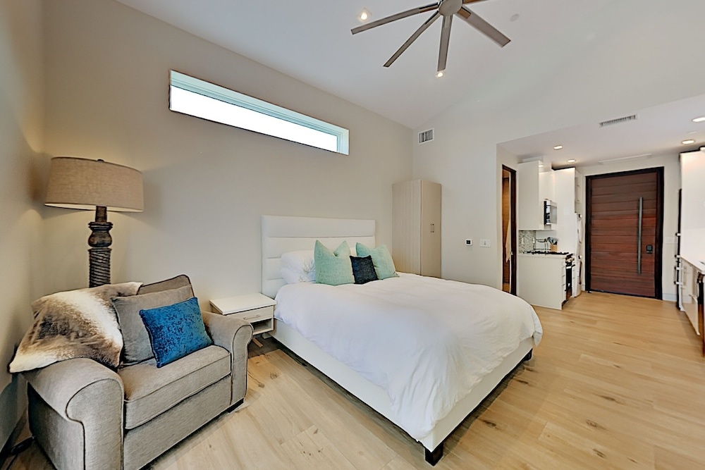photo 1 of 1569lorr Studio Bedroom Home