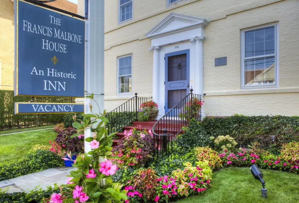 photo 1 of 1760 Francis Malbone House