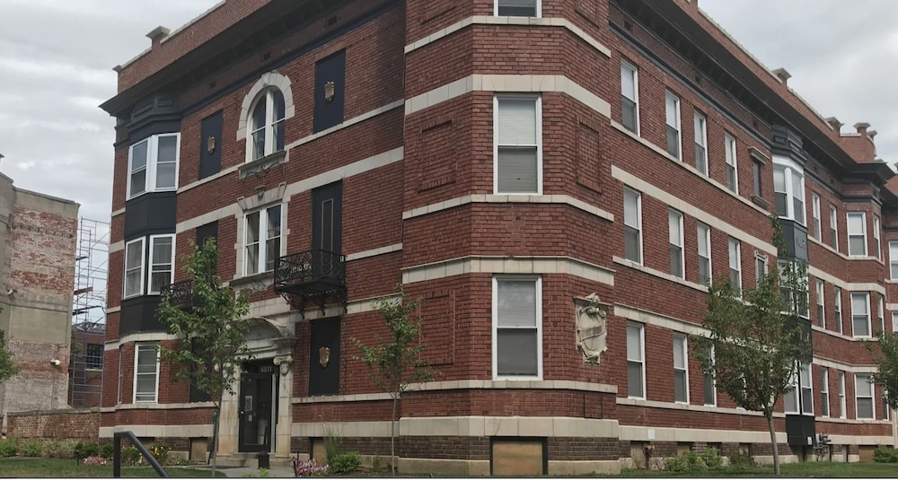 photo 1 of 1BR WD Near BJ Hospital Forest Park Zoo