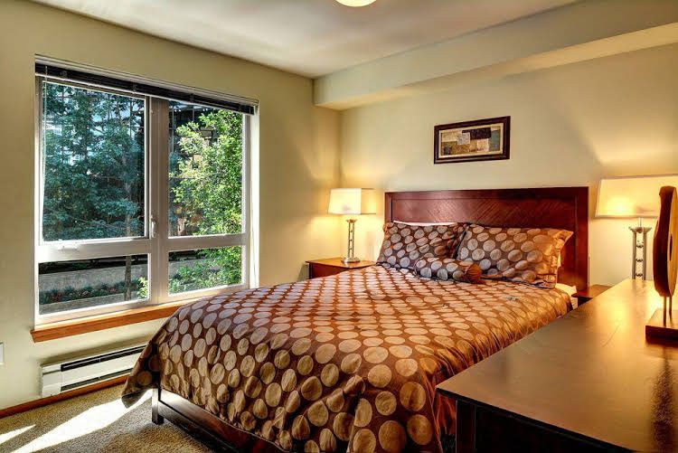 photo 1 of 2 BR Apartment Sleeps 6 - AVR 2430