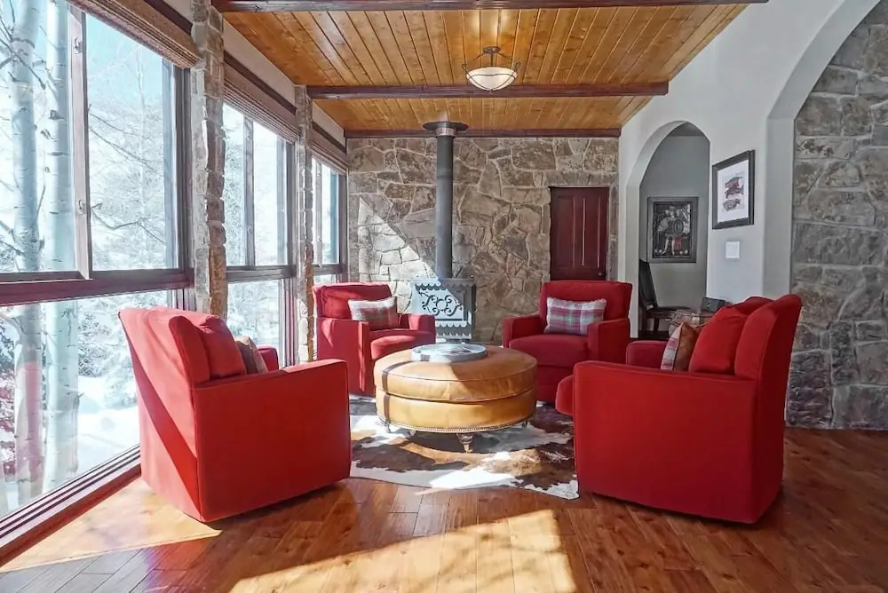 photo 1 of 2095 Vermont Rd W Plus - 6 Br Home
