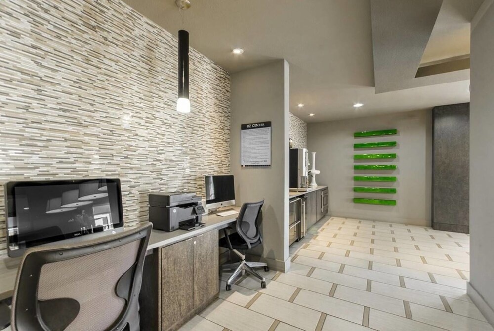 photo 1 of 2BR Premium