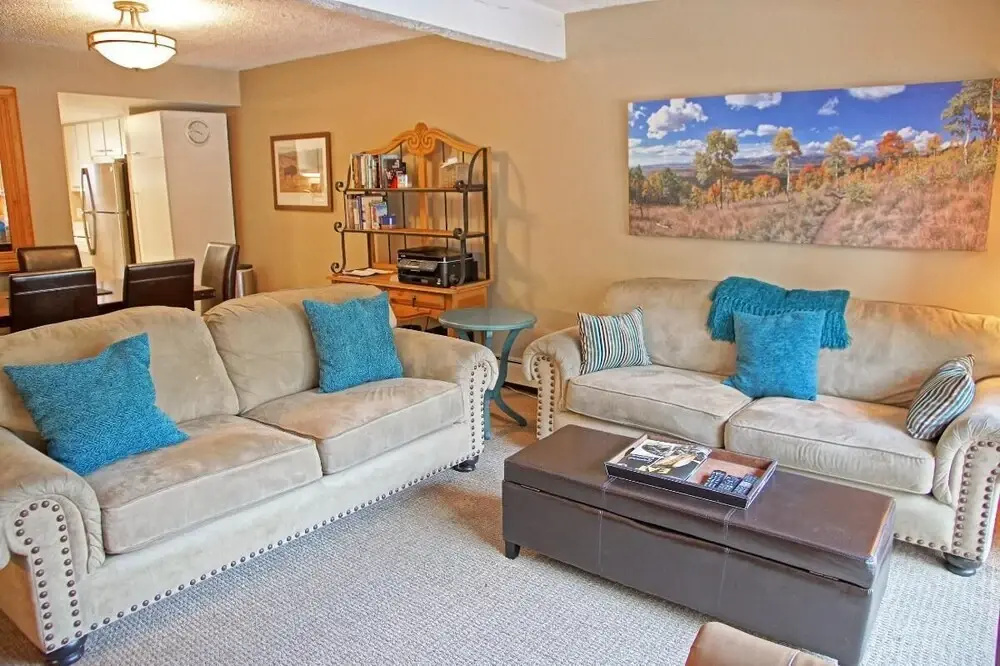 photo 1 of 3006 South Frontage Road West 3 Bedroom Townhouse