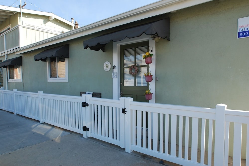 photo 1 of 301 32nd St A Jaca 2 Bedroom Duplex