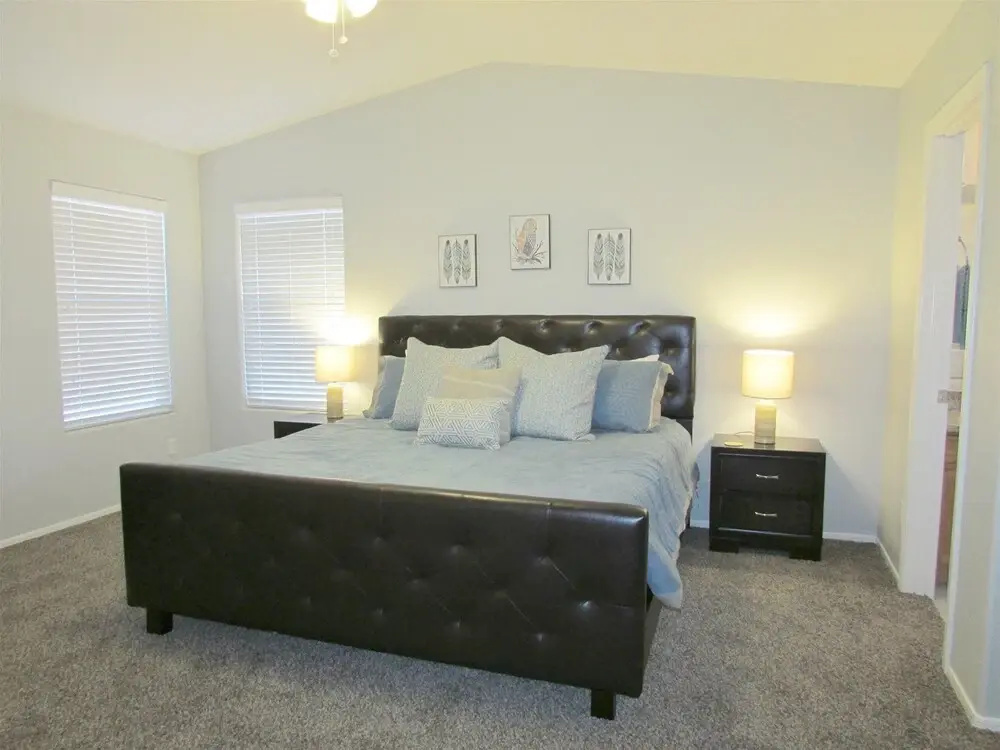 photo 1 of 2821 Avondale