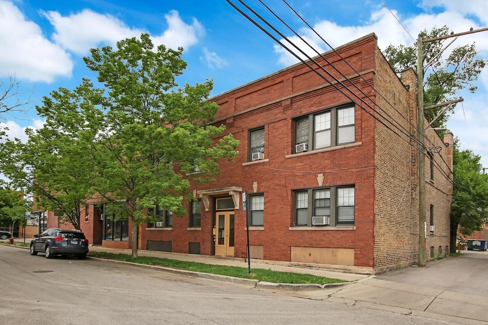 photo 1 of 3BR Comfy Apt in Logan Square