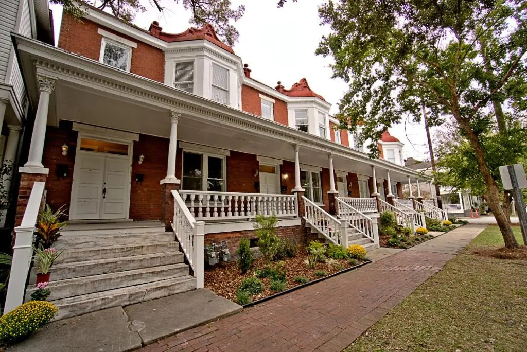 photo 1 of 414B Waldburg st · 2 Bedroom Oasis near Forsyth Park