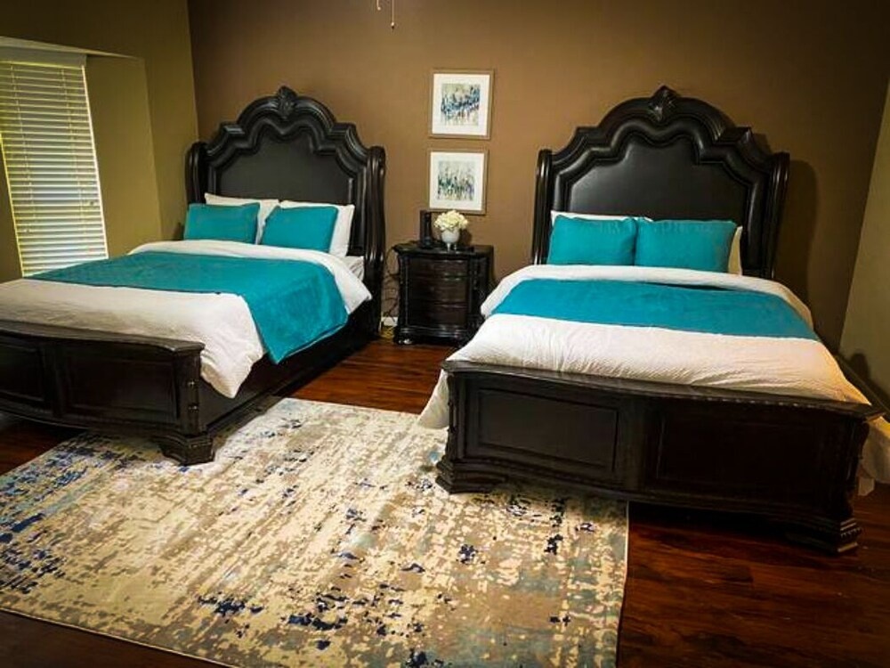 photo 1 of 4Bdrm 3.5Bath 8Beds - Pool House