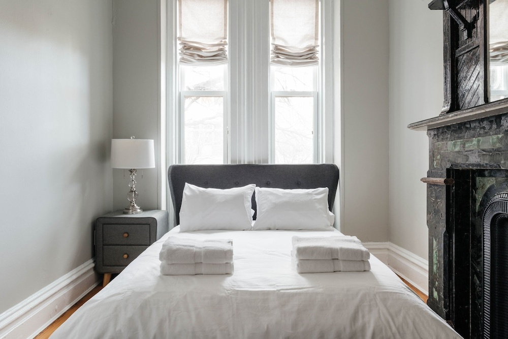photo 1 of 6 Bedroom Townhome Near NYC