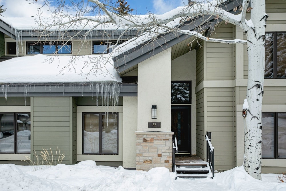 photo 1 of 82 Ridgepoint 3 Bedroom Townhouse by RedAwning