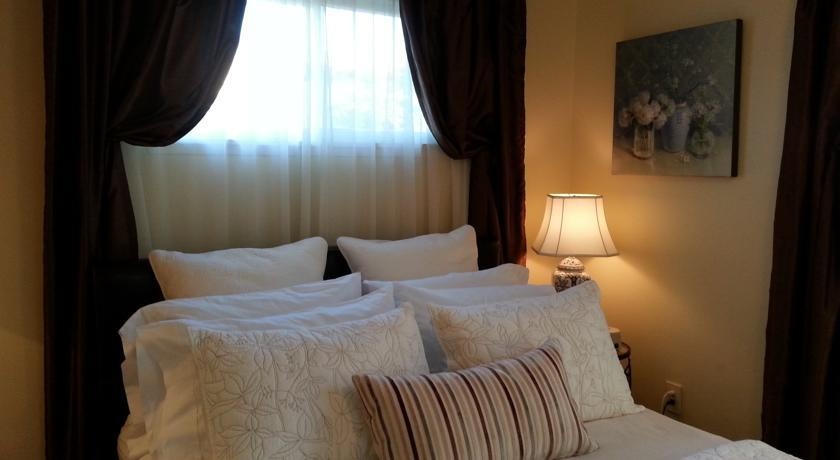 photo 1 of A Pied-A-Terre in Belmont Shore