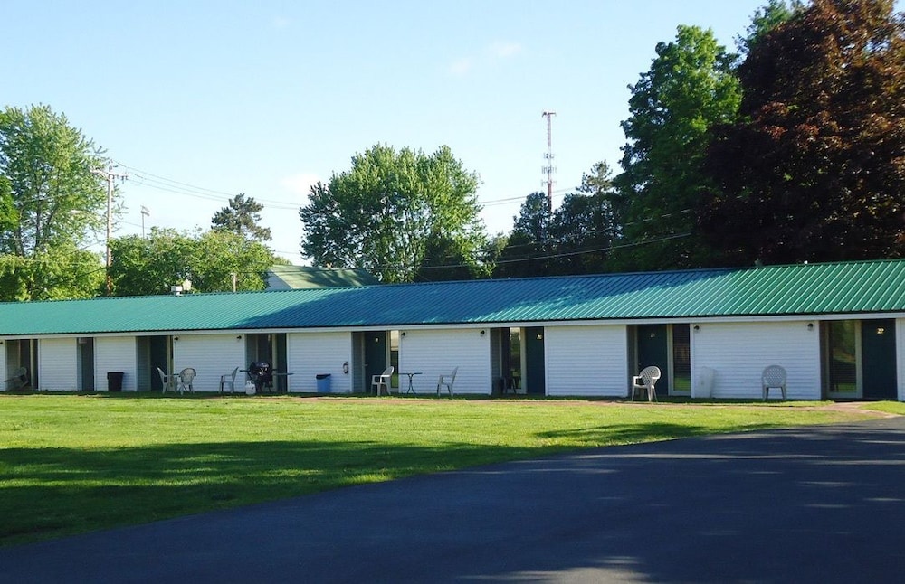 photo 1 of Adirondack Inn
