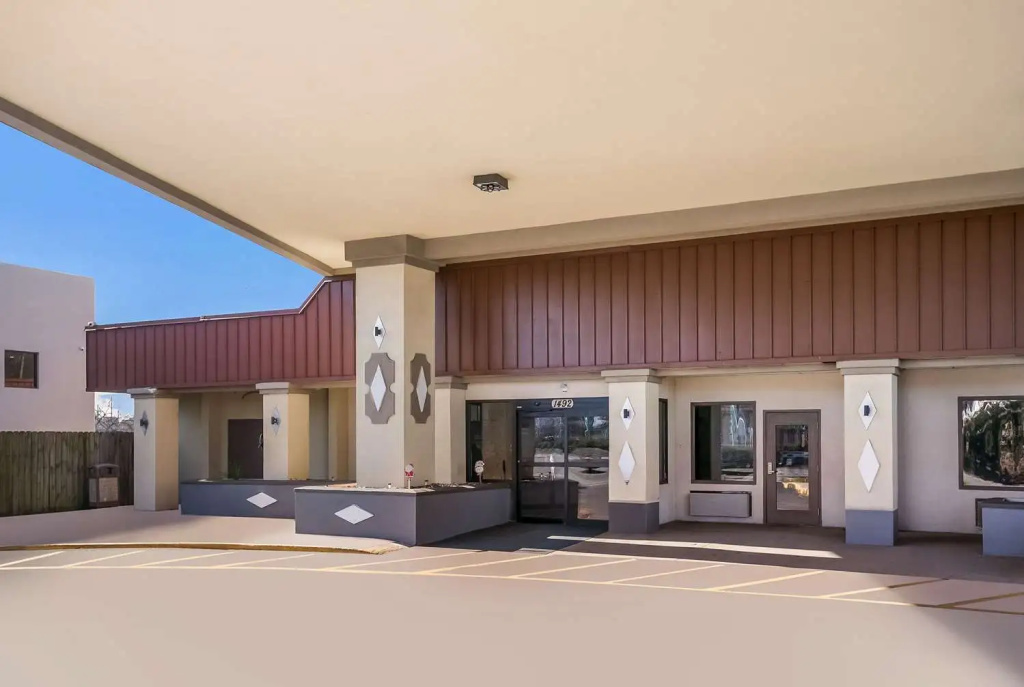 photo 1 of Dutchland Motel