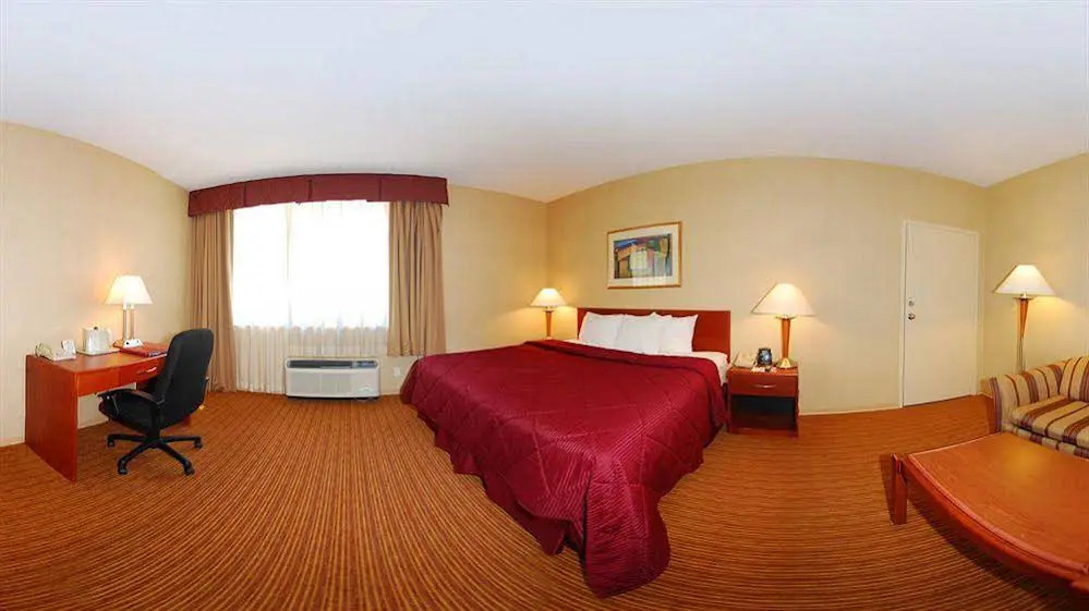 photo 1 of Airport Inn