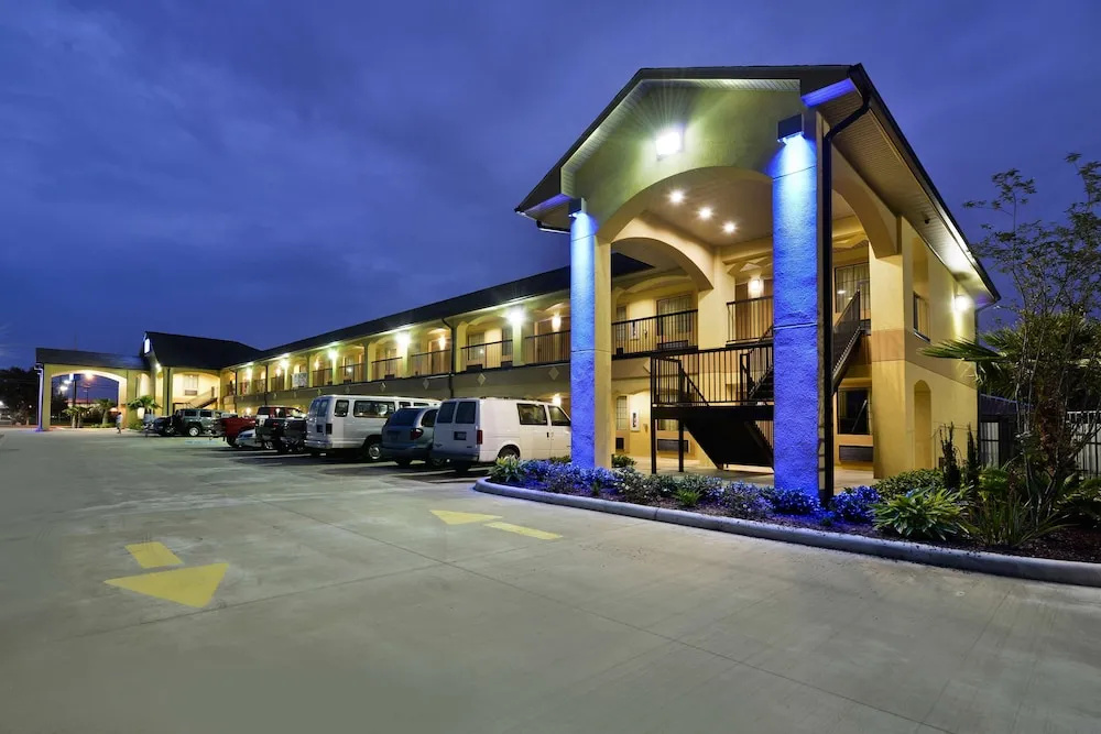 photo 1 of Americas Best Value Inn And Suites Lake Charles I210 Exit 11