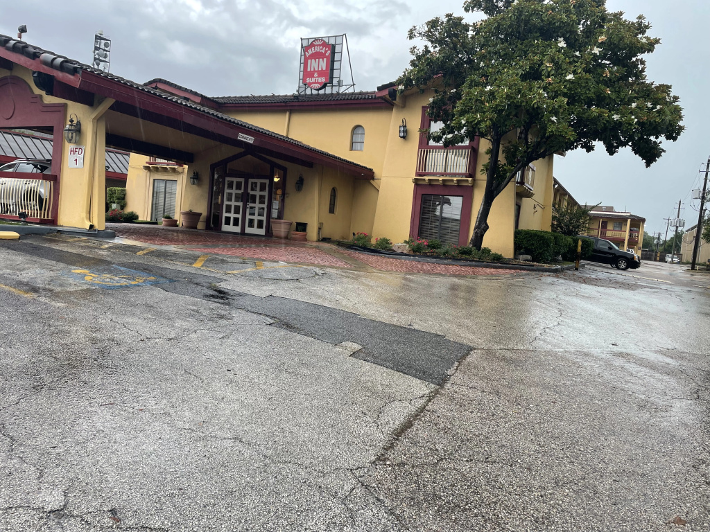 photo 1 of America's Inn - Houston