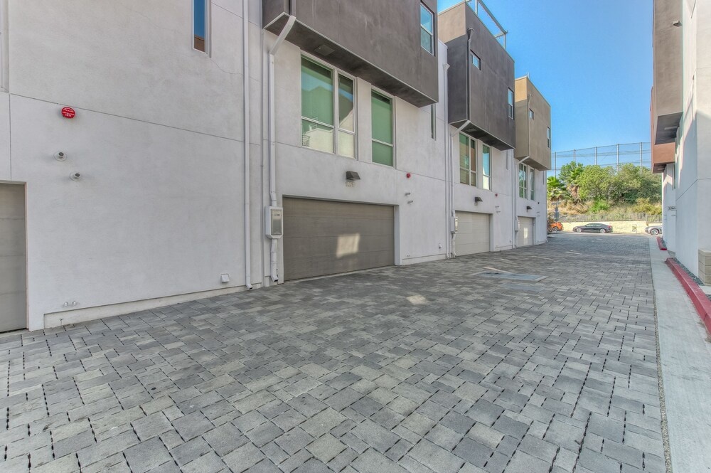 photo 1 of Applewood - Silver Lake 2BD Hollywood