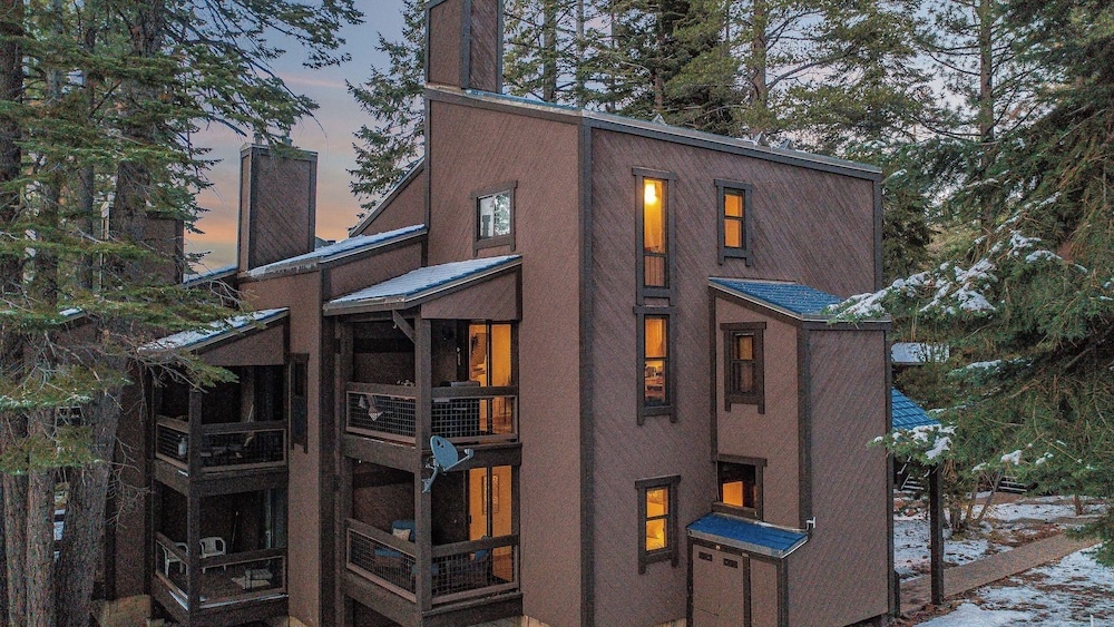 photo 1 of Arroyo by Avantstay Peaceful Mountain Townhouse w/ Large Private Balcony