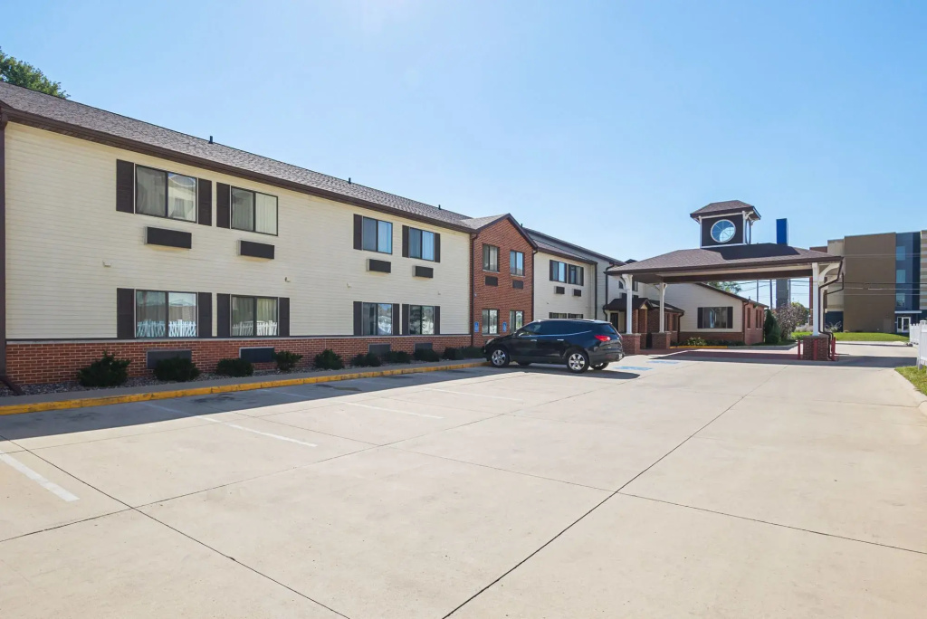 photo 1 of Baymont Inn & Suites Waterloo