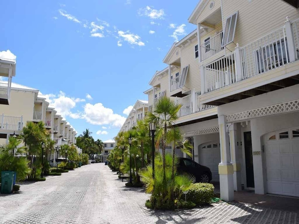 photo 1 of Bermuda Bay 1467