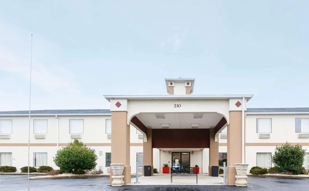 photo 1 of Red Roof Inn PLUS+ Danville, KY