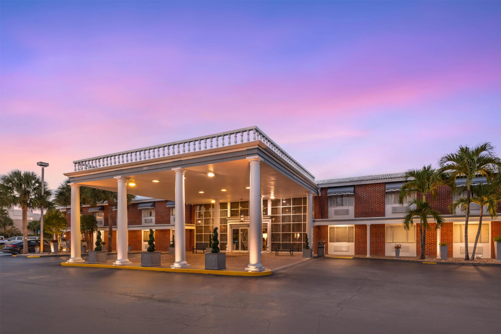 photo 1 of Palm Beach Lakes Hotel