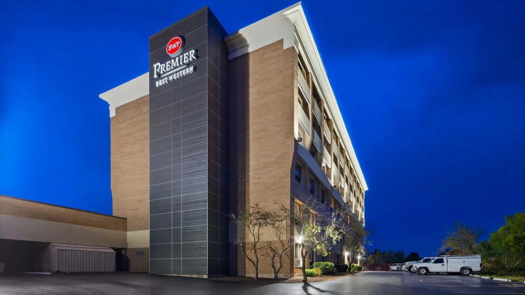 photo 1 of Holiday Inn Brookfield - Milwaukee by IHG