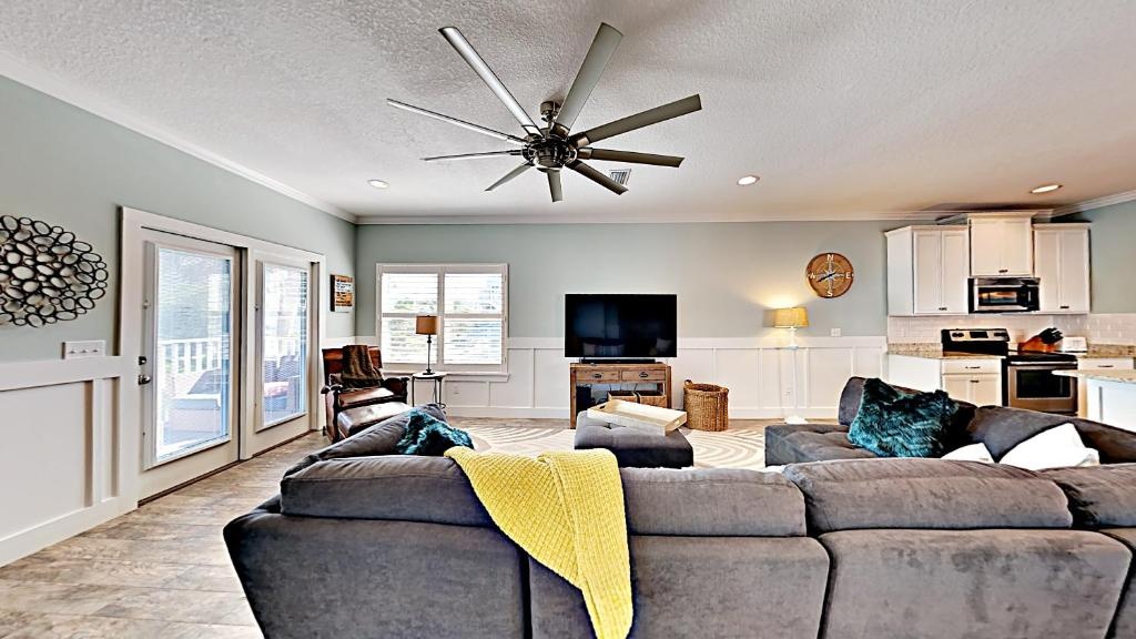 photo 1 of Blue Breeze, 4 Bedrooms, 3 Bathrooms, Sleeps 10, walk to Beach