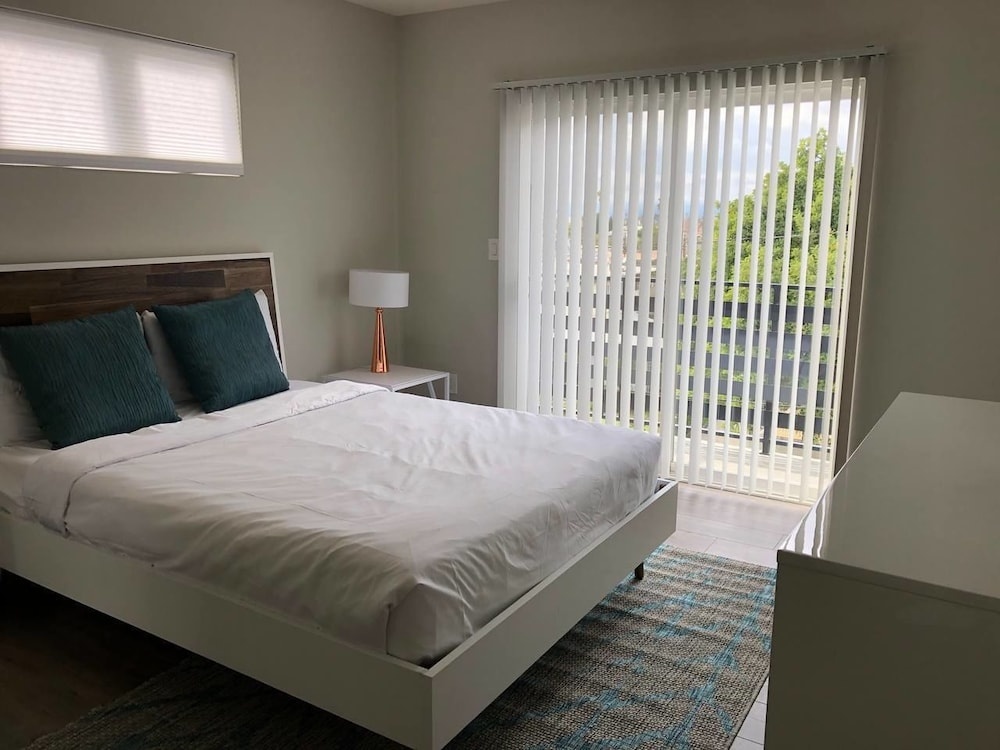 photo 1 of Brand NEW Luxury 3bdr Townhome In Silver Lake