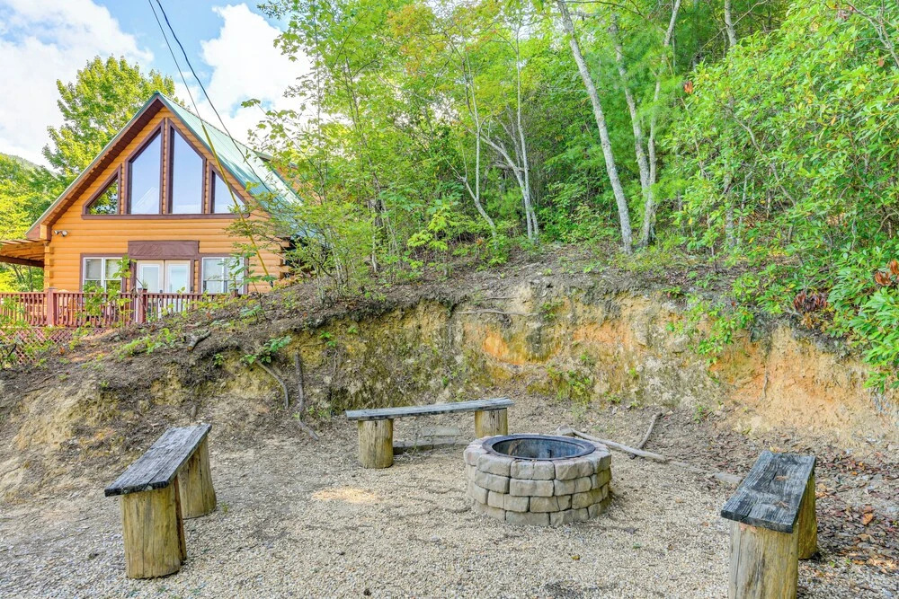 photo 1 of Bryson City Cabin Rental w/ Views & Hot Tub
