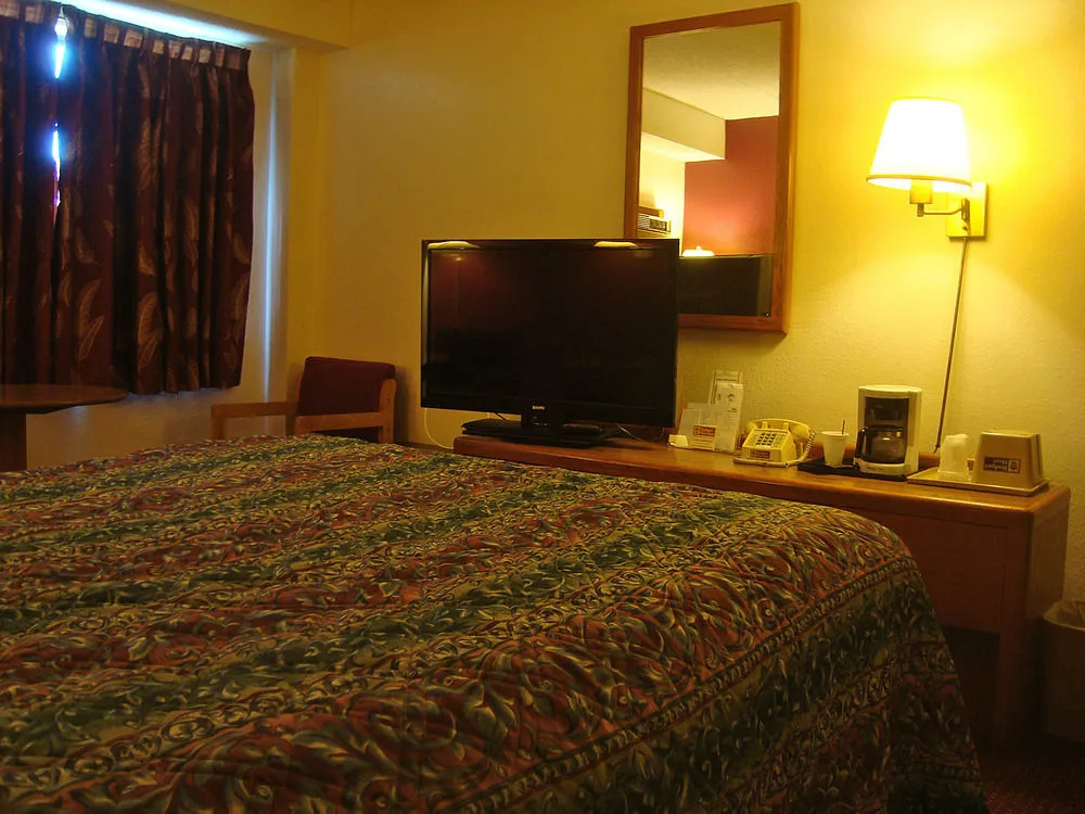 photo 1 of Budget Host Inn