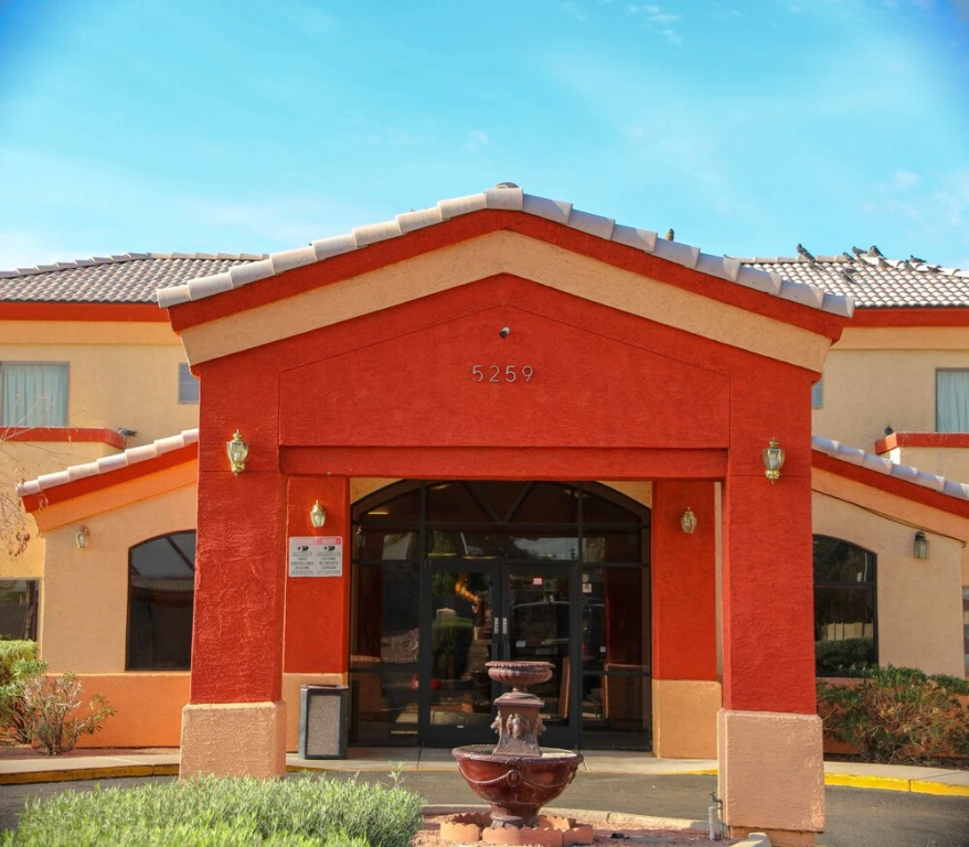 photo 1 of Budget Inn