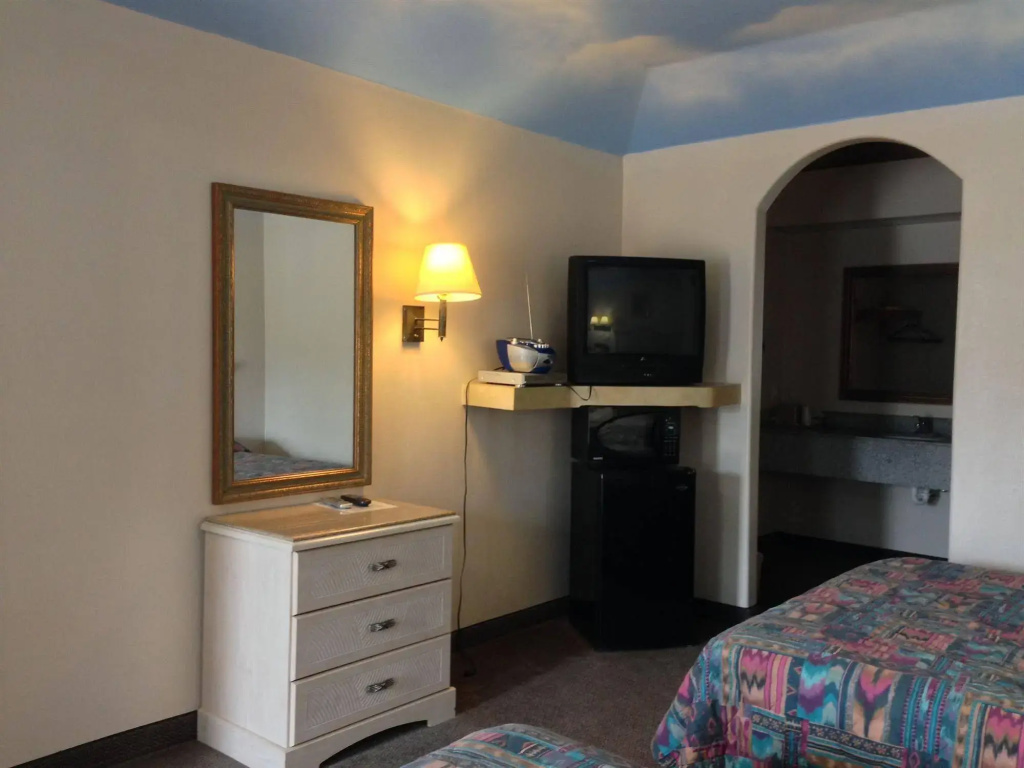photo 1 of Camelot Inn Suites McCarty