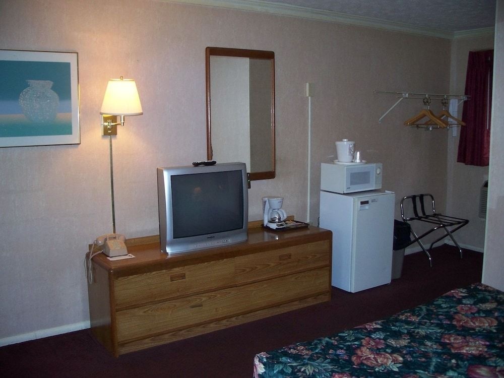 photo 1 of Castlewood Inn