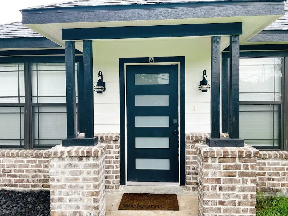 photo 1 of Charming 2-bed Apartment in Houston