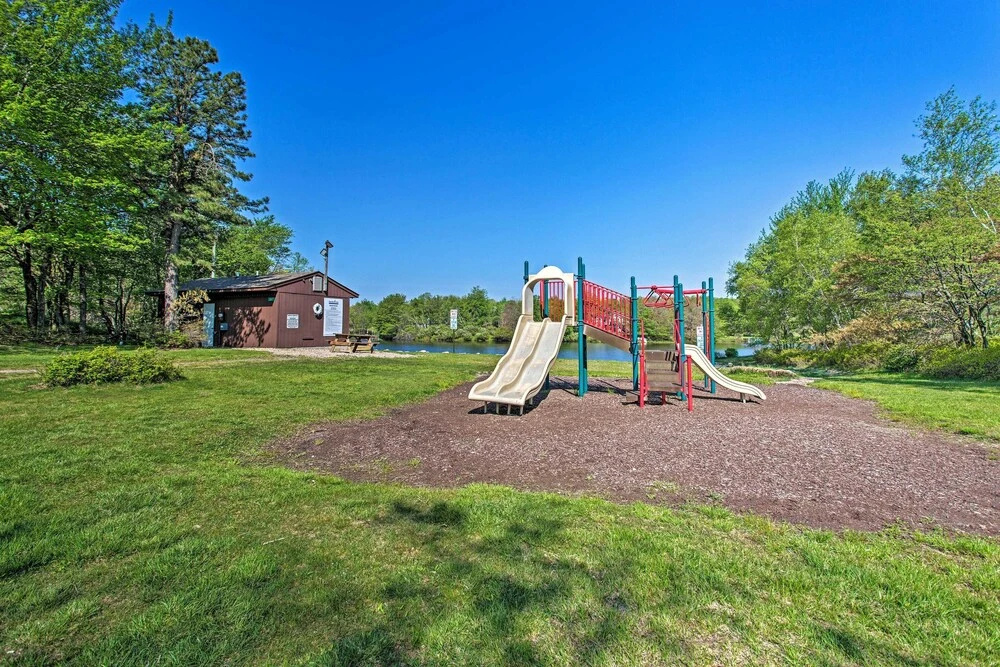 photo 1 of Charming Emerald Lakes Cottage w/ Hot Tub!