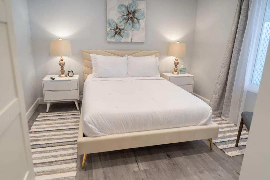 photo 1 of CHARMING UPGRADED 1-BEDROOM HOUSE IN GLENDALE (p55)