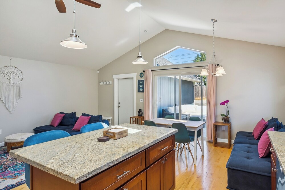photo 1 of Cheery Tacoma Vacation Rental: 7 Mi to Owen Beach!