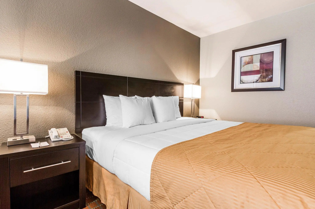 photo 1 of Inn Phoenix Airport