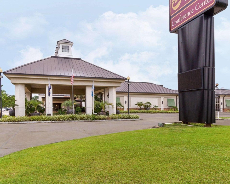 photo 1 of Clarion Inn and Suites Conference Center Covington