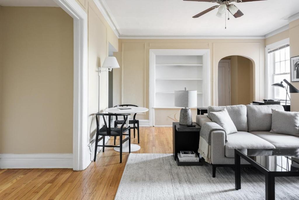 photo 1 of Classic CWE 2BR with Full Kitchen by Zencity