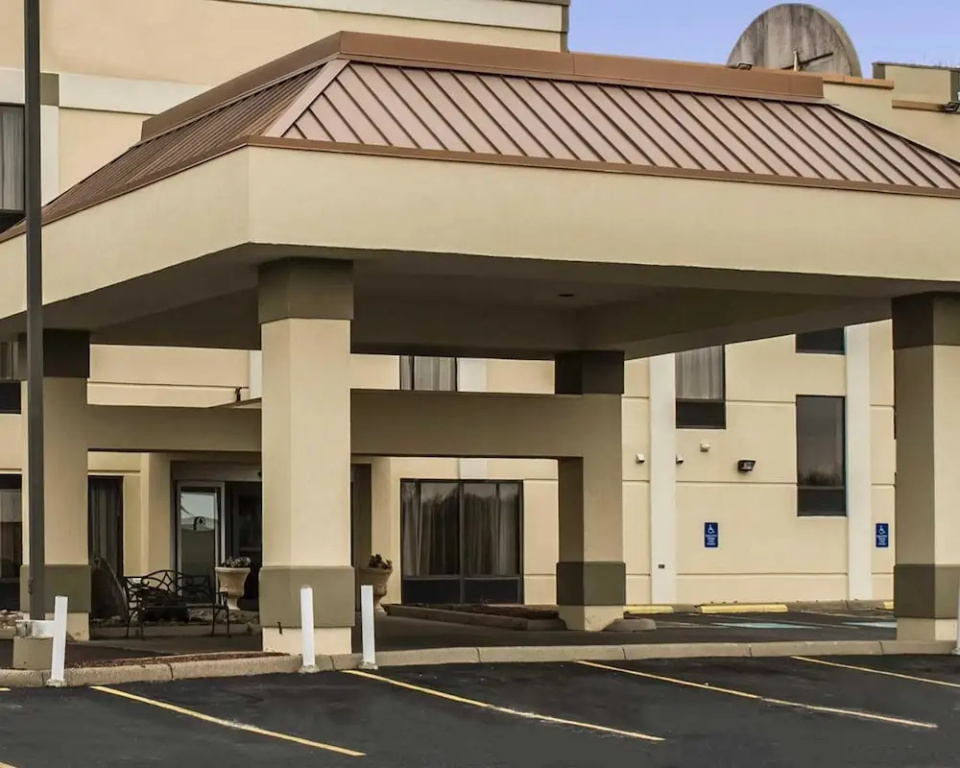photo 1 of Comfort Inn Akron-Oh