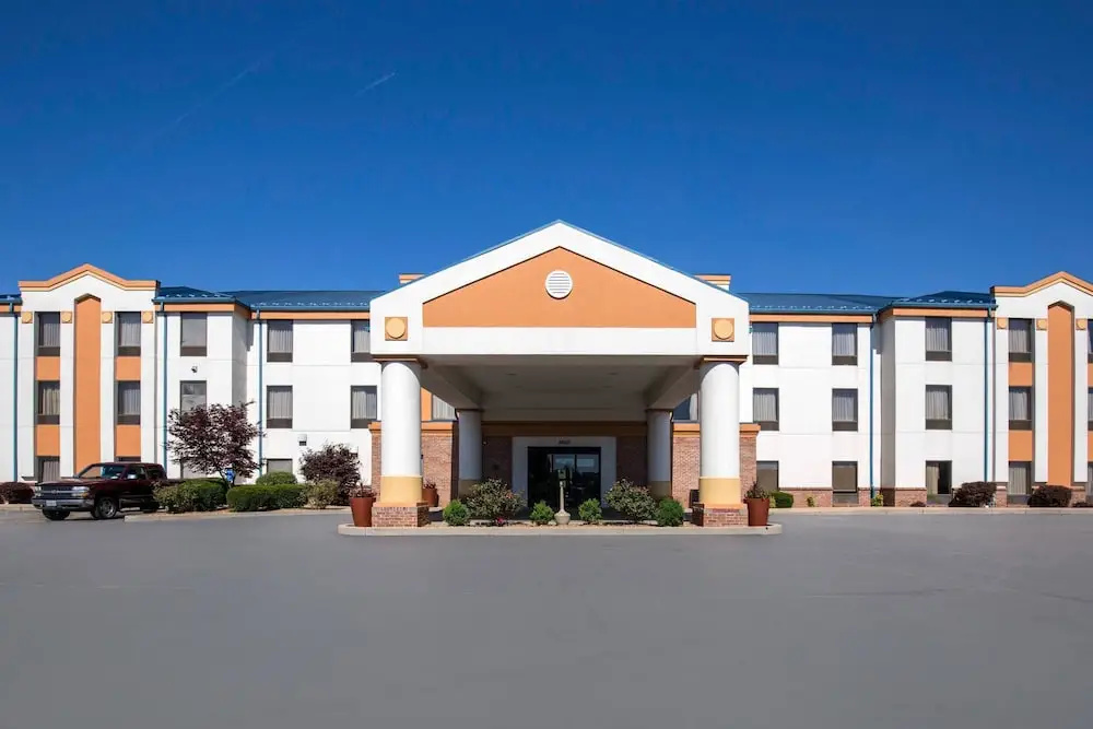 photo 1 of Comfort Inn Arnold