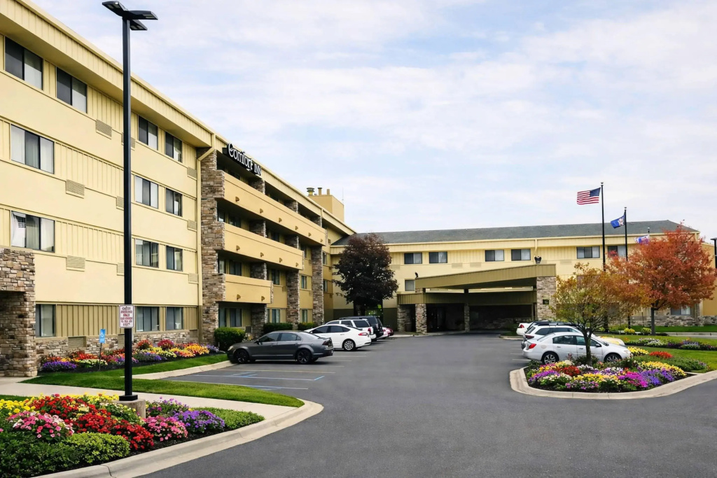 photo 1 of Comfort Inn Farmington Hills - Detroit Northwest