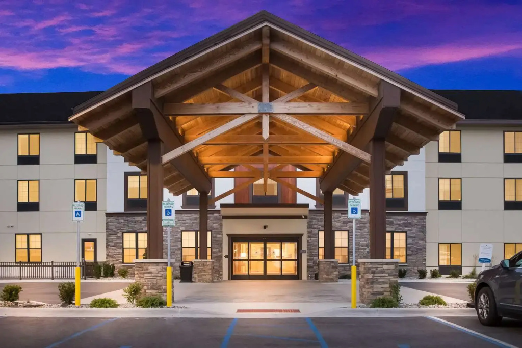 photo 1 of Comfort Inn & Suites Gaylord