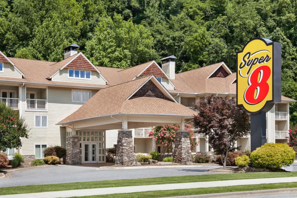 photo 1 of Super 8 by Wyndham Cherokee